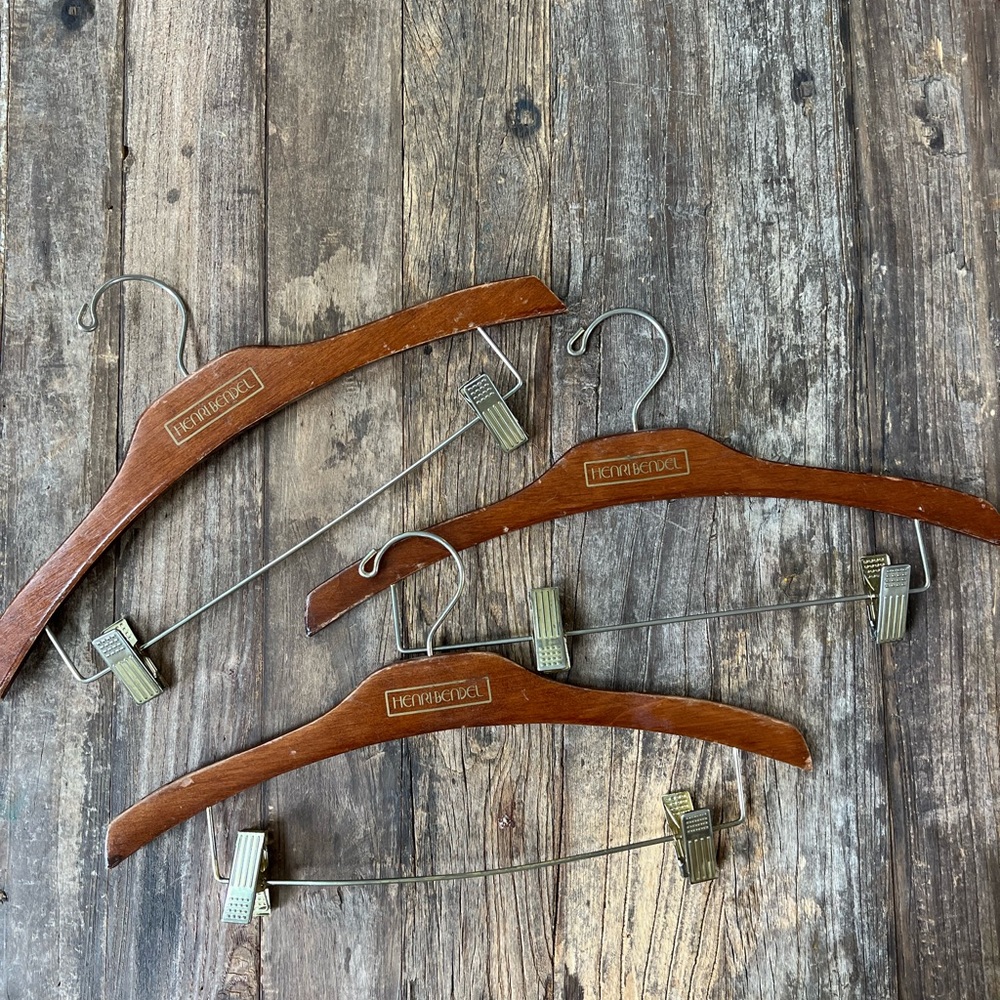 Henri Bendel Hangers Total 6